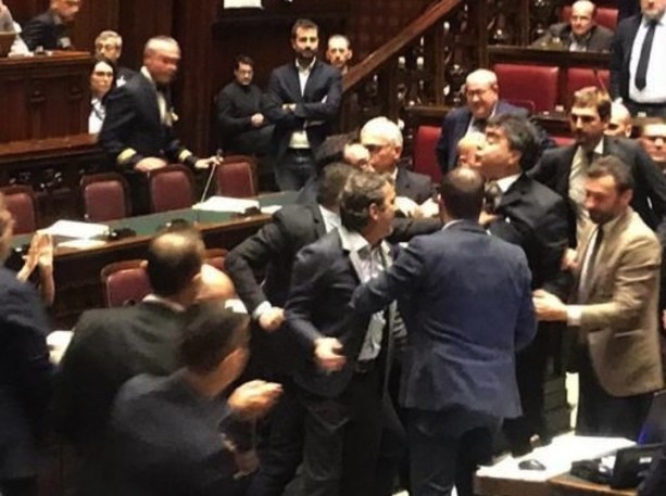 Sul MES si discuta e si voti in parlamento