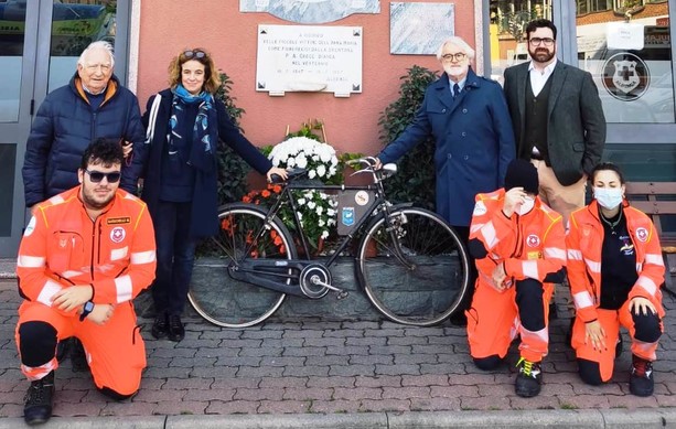 La bici di Maradona all'asta per la Croce Bianca di Albenga