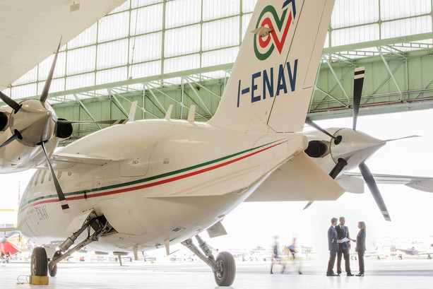 Piaggio Aerospace sigla contratto con ENAV per 12,6 milioni di euro