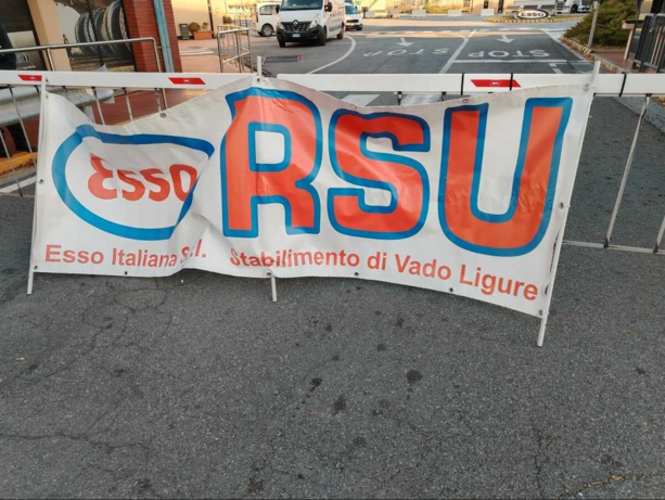 Licenziamenti Esso, interrogazione al Ministro del Lavoro