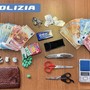 Droga nascosta sugli alberi: due arresti