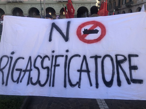 Tremila in piazza, ma per Toti è protesta d'élite