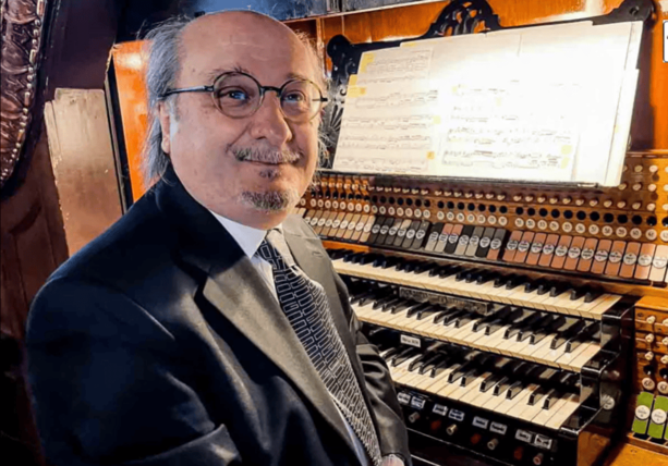 L’organo Agati di via Guidobono torna a suonare con i virtuosismi del maestro Cominetti
