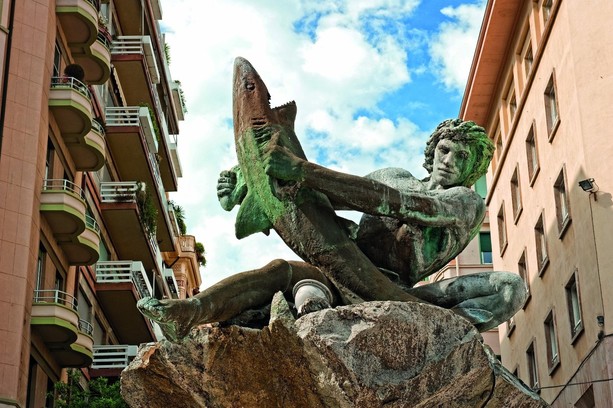 Le statue ci guardano (e a volte danzano…)