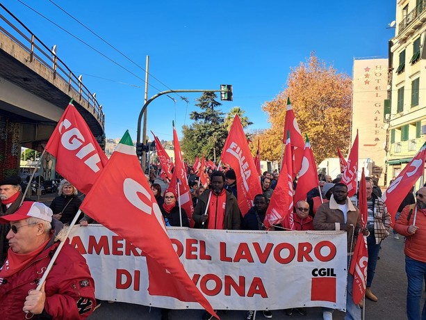 Sciopero generale, la Liguria in piazza