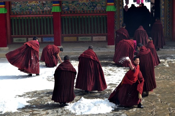 Cinzia Bassani, Festa al monastero di Labrang, Tibet, fotografia a colori