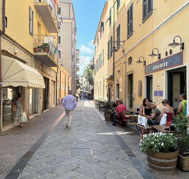 Albissola Marina, un bando per le nuove attività commerciali