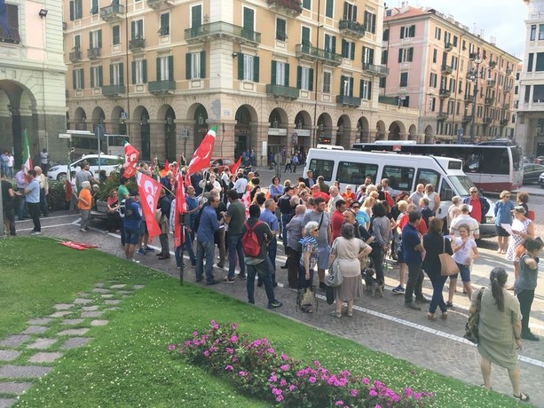 Contro un governo disumano, restiamo umani