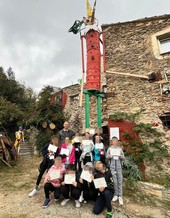 Gli studenti esplorano l'arte di Diego Santamaria Gli studenti esplorano l'arte di Diego Santamaria