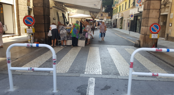 Il mercato dei deliri