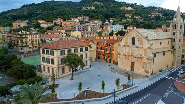 Finale Ligure, terminata la riqualificazione di Piazza Abbazia