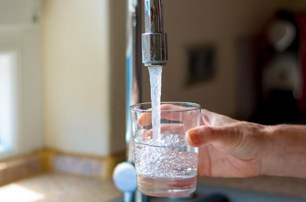 PFAS filtrano: acqua non potabile?
