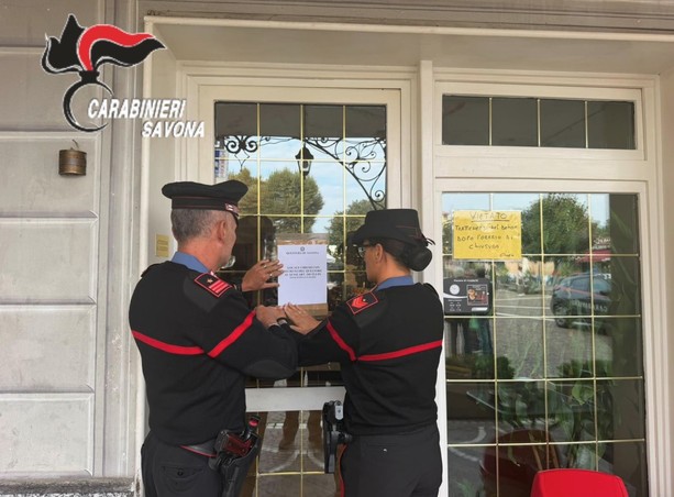 Risse, schiamazzi e minacce: chiuso un bar di Carcare Risse, schiamazzi e minacce: chiuso un bar di Carcare