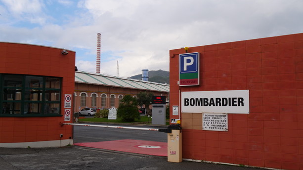 Bombardier, rischia di chiudere la fabbrica delle locomotive. Lasciando a casa 500 famiglie