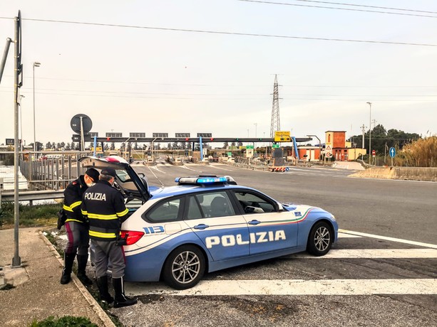 Polizia, proseguono i controlli: licenza sospesa per un locale di Varazze