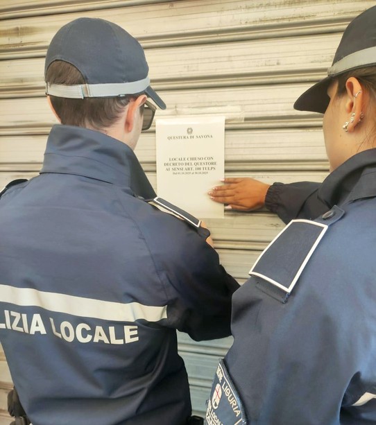Alcol a minori, chiuso minimarket di Loano