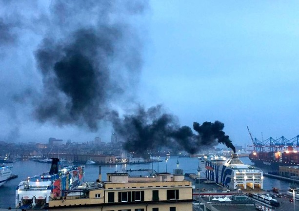 Un mare di fumo: la salute può attendere