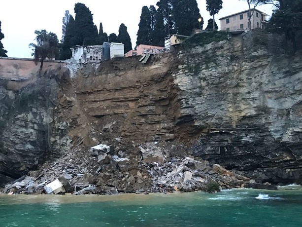 Cimitero in mare: modello Genova