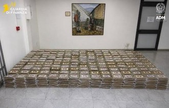 Savona snodo del narcotraffico: sequestrati a Vado 800 Kg di cocaina Savona snodo del narcotraffico: sequestrati a Vado 800 Kg di cocaina