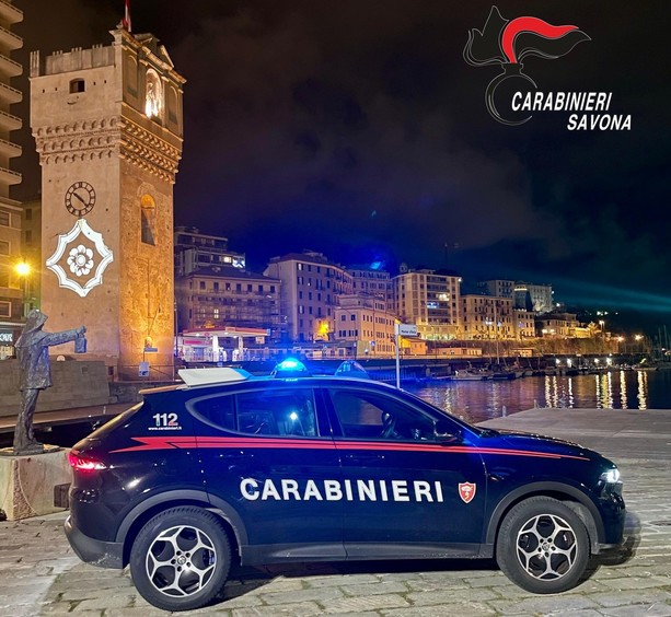 Viola il divieto di avvicinamento all'ex: arrestata