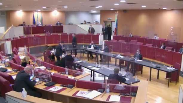 Covid, l'opposizione a Toti: serve un consiglio regionale straordinario