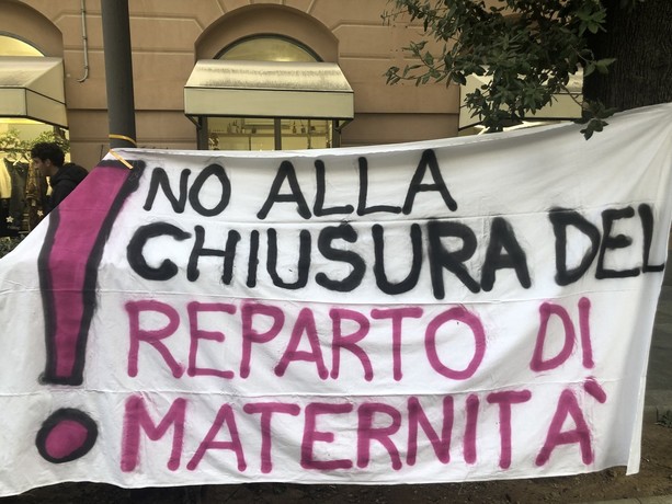 &quot;Chiudendo i punti nascite si toglie il diritto all'aborto&quot;