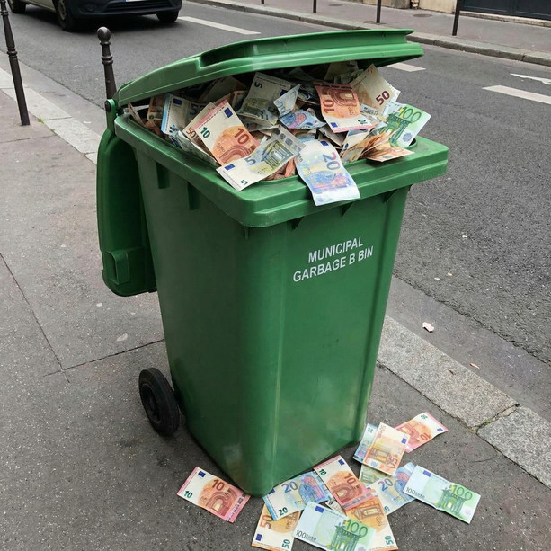 Rifiuti: 136mila euro per il nuovo direttore dell'agenzia che non c'è Rifiuti: 136mila euro per il nuovo direttore dell'agenzia che non c'è