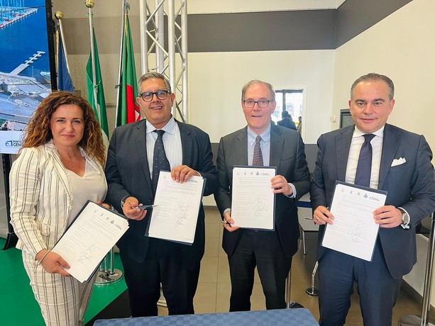Rigassificatore, quello che Toti non dice