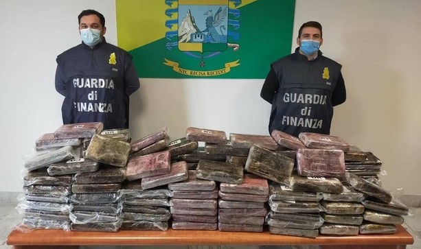 Genova importa: sequestrati dalla GdF 444,5 kg di cocaina