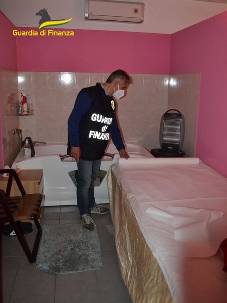 GdF Savona, sequestrato centro massaggi