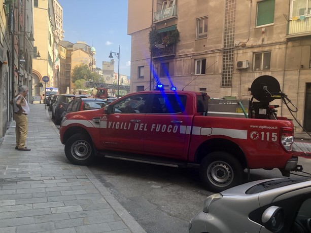 Savona, Vigili del Fuoco mobilitati nel centro storico per un principio d'incendio