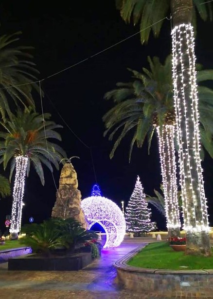 Capodanno in piazza, cimento invernale e musica: gli eventi natalizi a Ceriale