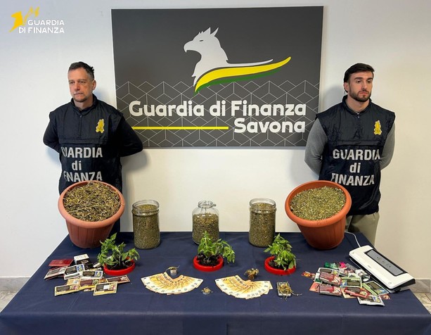 Da Asti a Savona: sequestrati oltre 3 Kg di marijuana Da Asti a Savona: sequestrati oltre 3 Kg di marijuana
