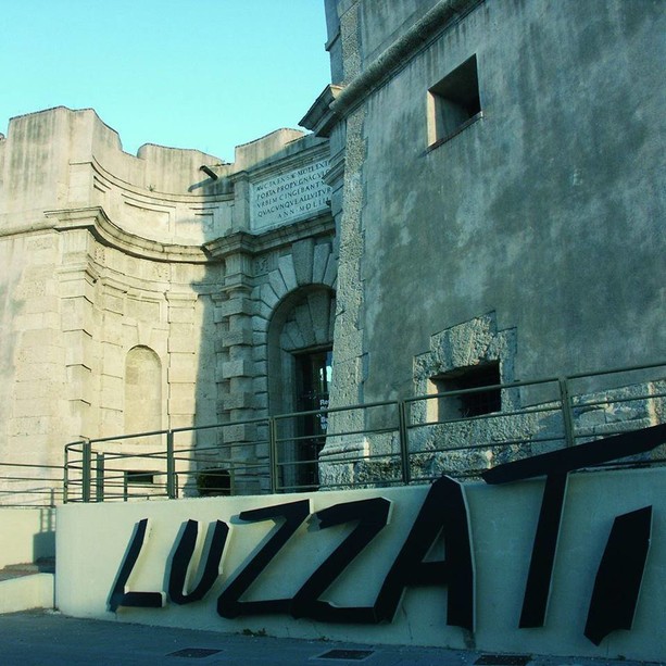 In memoria di Lele Luzzati: museo chiuso e statua fatta a pezzi