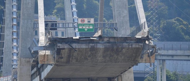 Ponte crollato: l'imbarazzo della Procura e il colore delle coscienze