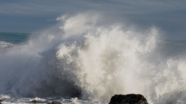 Mareggiate intense, da Arpal l'avviso meteo