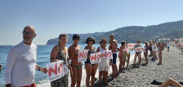 Rigassificatore, esposto - denuncia alla Procura di Savona