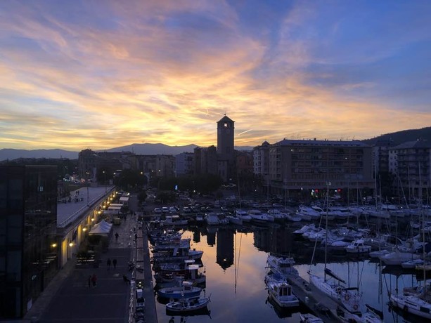 Acqua, ponte, direzione