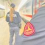 Senza biglietto aggredisce un poliziotto sul treno: arrestato