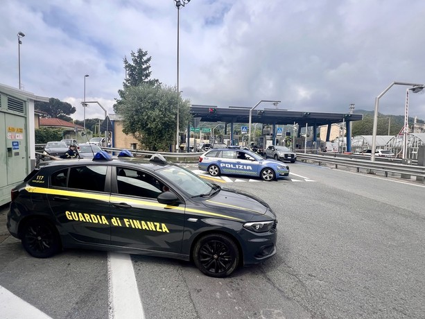 Polizia, controlli in Riviera