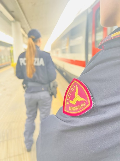Senza biglietto aggredisce un poliziotto sul treno: arrestato Senza biglietto aggredisce un poliziotto sul treno: arrestato