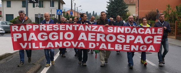 Piaggio Aero chiede l'amministrazione straordinaria. La rabbia dei sindacati
