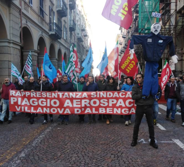 Piaggio, lavoratori in presidio sotto la Regione