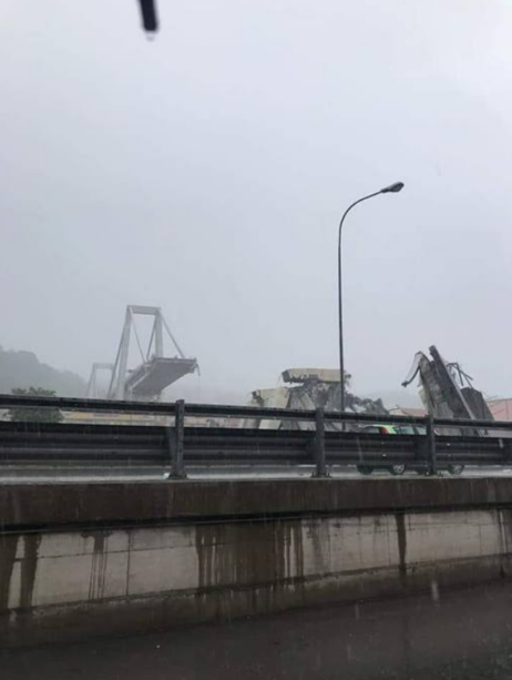 Catastrofe a Genova: crolla il ponte della A10 sul Polcevera