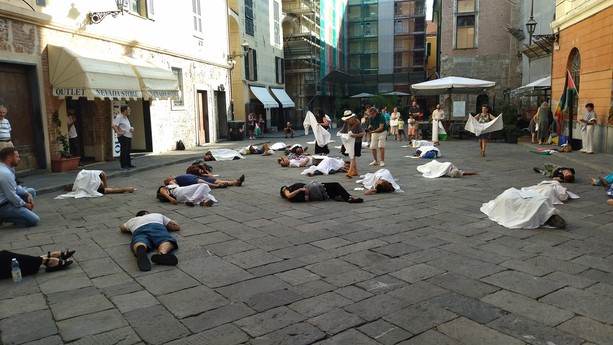 Ad Albenga un flash mob per Gaza