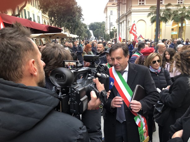 Maternità, Savona in piazza
