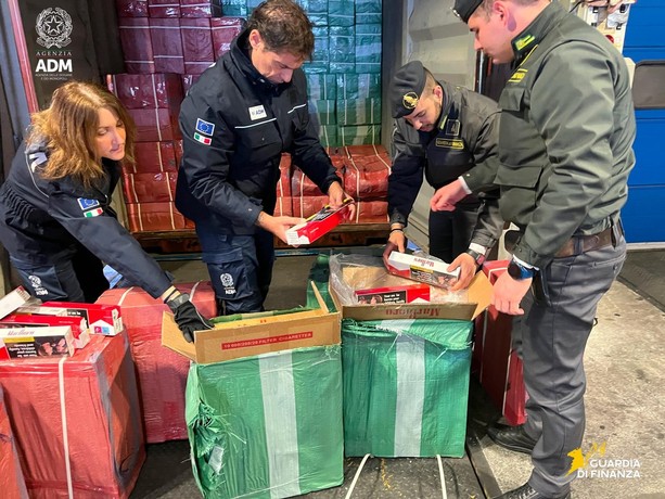 Porto, sequestrate oltre 9 tonnellate di sigarette di contrabbando