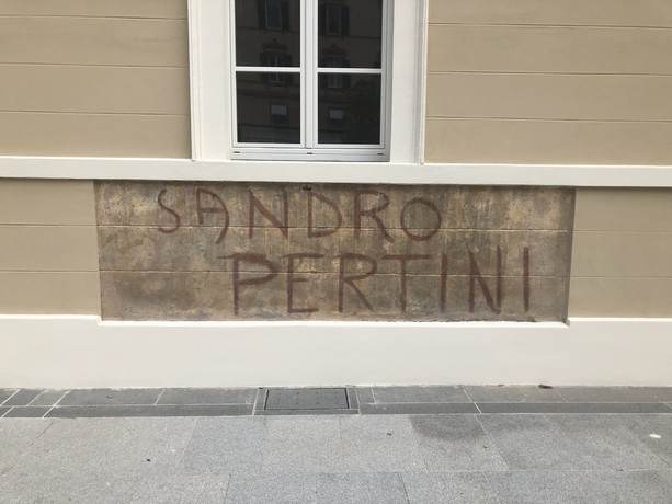 Ex ospedale: le scritte storiche che mancano all'appello