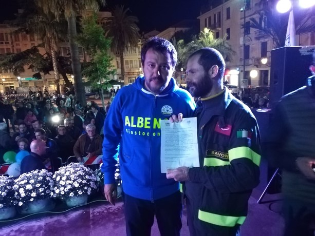 I Vigli del Fuoco di Albenga e il volo pindarico di Salvini
